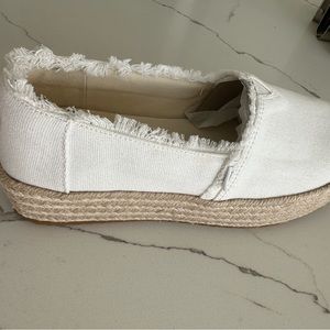 Women’s Tom’s shoes